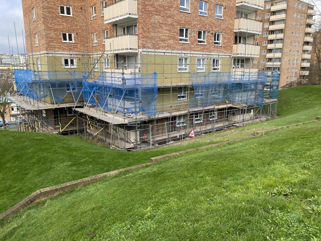 Podium Surveying was appointed to survey and provide a condition report on cracking to a brick panel noted to the Saxonbury block, Albion Hill Estate. The defect was identified during the replacement balcony railings and concrete repair works but is otherwise unconnected to this contract.
